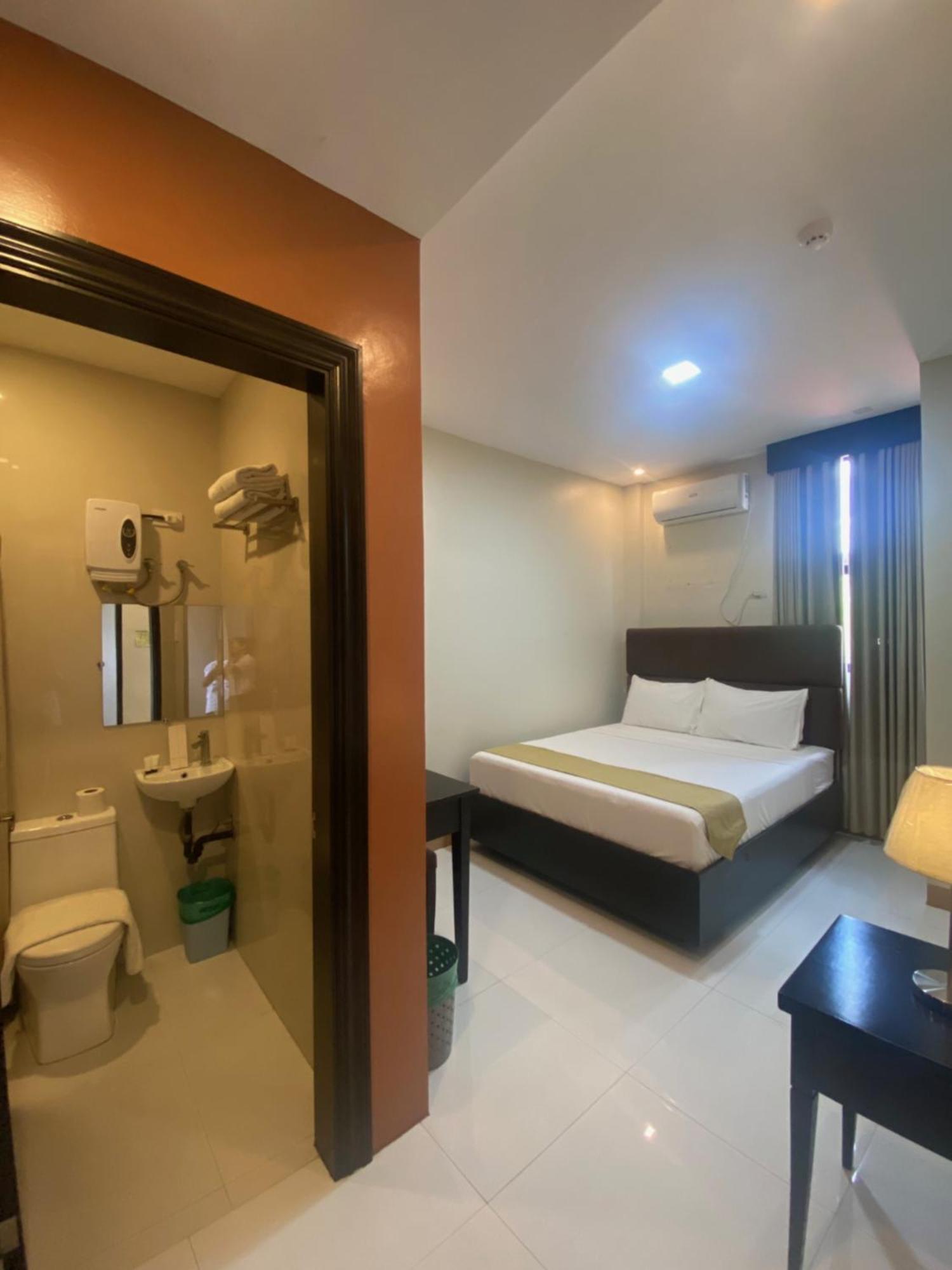 Eight Breeze Otel Baclayon Dış mekan fotoğraf
